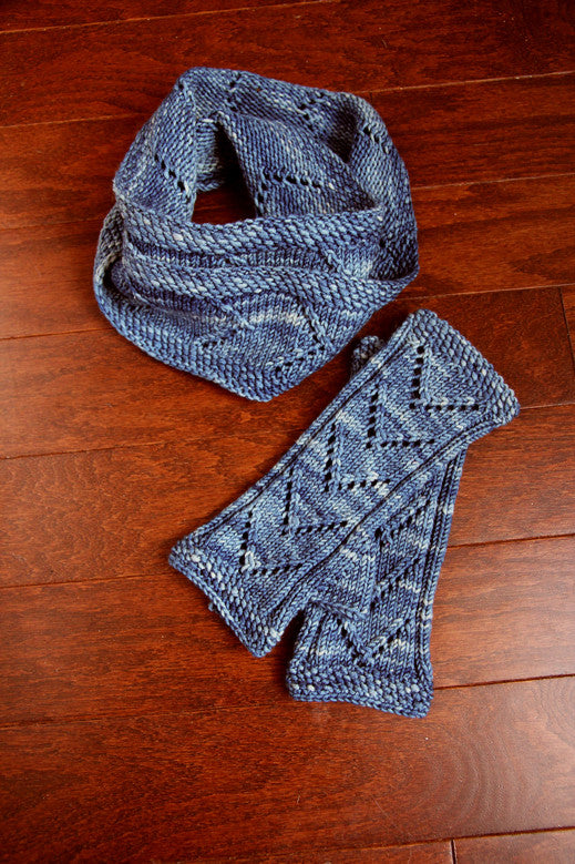 One-Way Infinity Scarf & Mitts
